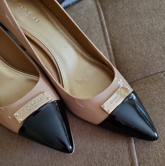 💯 Coach Tan & Black Patent Pointed Toe Heels - Picture 7 of 11